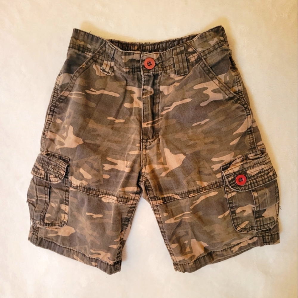 Superman boys camo shorts, size 7